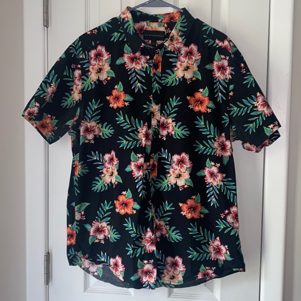 No Boundaries Men's Tropical Print Short Sleeve Button-up Shirt - Large